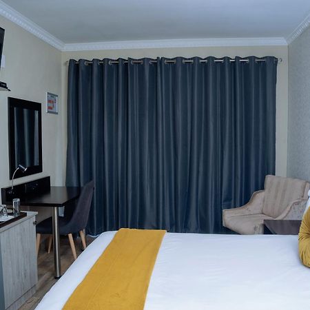 Q'S Boutique Stay Standerton Eksteriør billede