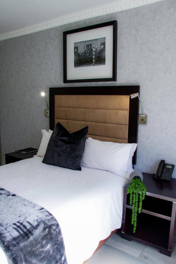 Q'S Boutique Stay Standerton Eksteriør billede